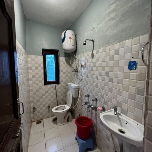 Family Room Double Bathroom